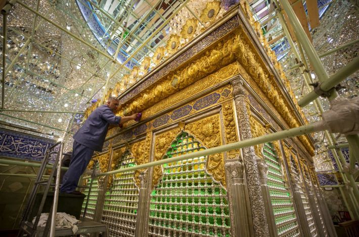 Cleaning and washing the holy grid of the shrine of Aba al-Fadl al-Abbas (peace be upon him)