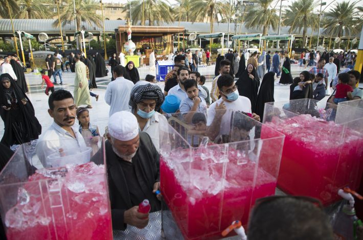 Large quantities of juices are distributed to the fasting people every day in the area between the two holy shrines. - “He who fasts has two joys: a joy when he breaks his fast and a joy when he meets his Lord.